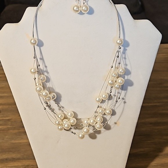 NWT Multi Strand Floating Faux Pearl Silvertone Choker Necklace - Picture 1 of 3